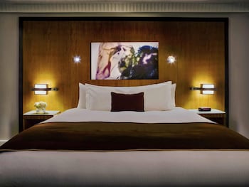 Superior Room, 1 King Bed, City View