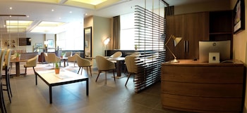 Suite, 1 Bedroom, Club Lounge Access (High Floor)