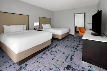 Suite, 2 Queen Beds, Non Smoking