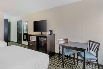 Room, 2 Queen Beds, Accessible, Non Smoking