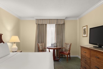 Deluxe King View (city or courtyard view)