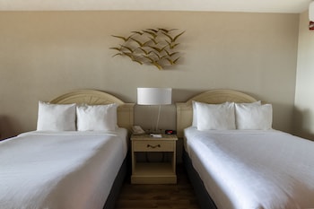 Room, 2 Double Beds, Pool View