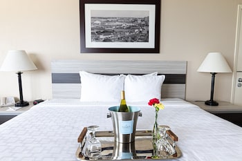 Room, 1 King Bed, Bay View