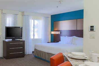 Studio, 1 King Bed (Hearing Accessible)
