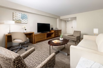 1 King Bed Suite with Balcony