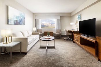 1 King Bed Suite with Balcony