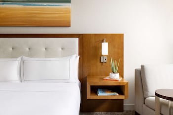 Room, 1 King Bed, High Floor
