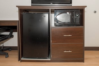 Deluxe Room, 1 King Bed, Accessible, Non Smoking (Roll-In Shower)