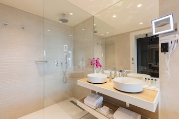 Suite, 1 King Bed, Corner