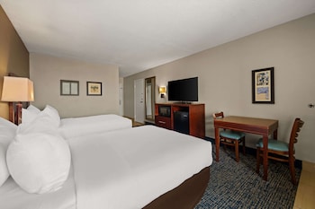 Room, 2 Double Beds, Non Smoking (Pool View)