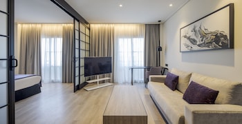 Premium Suite, 2 adults and 2 children