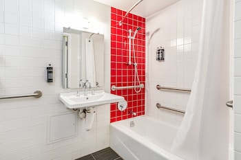 Superior Room, 1 Queen Bed Accessible
