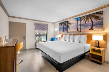 Room, 1 King Bed, Accessible, Non Smoking (Mobility, Bathtub w/Grab Bars)