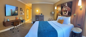 Deluxe Room, 1 Queen Bed, Balcony