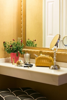 Deluxe Room, 1 King Bed, Balcony