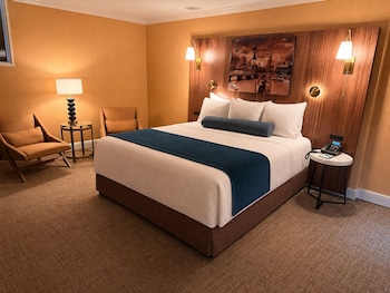 Deluxe Room, 1 King Bed, Balcony