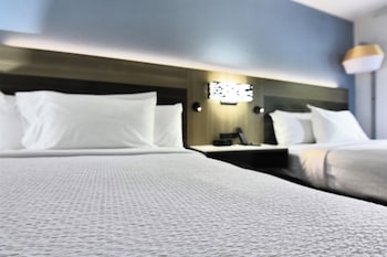 Standard Room, 2 Double Beds, Accessible, Bathtub