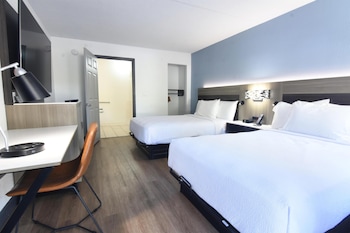 Standard Room, 2 Double Beds, Accessible, Bathtub