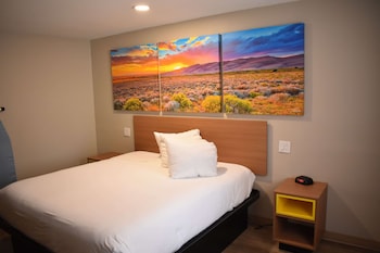 Room, 1 King Bed, Accessible, Non Smoking (Mobility,Hearing,Tub w/Grab Bars)