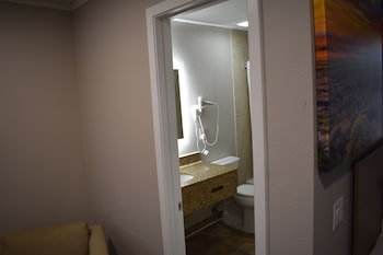 Room, 1 King Bed, Accessible, Non Smoking (Mobility,Hearing,Tub w/Grab Bars)