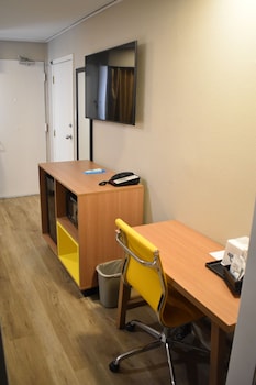 Room, 1 King Bed, Accessible, Non Smoking (Mobility,Hearing,Tub w/Grab Bars)