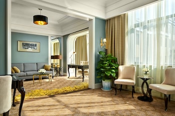 Suite, 1 Bedroom (Meeting Area)