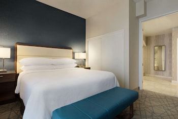 Room, 1 King Bed, Accessible (Mobility & Hearing, Roll-in Shower)