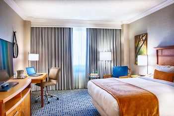Room, 1 King Bed, Pool View