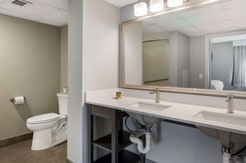 Suite, 1 King Bed, Non Smoking, Kitchenette (Separate Living Room)