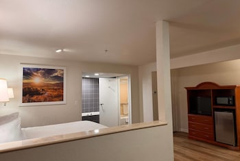 Studio Suite, 1 Queen Bed with Sofa bed, Non Smoking