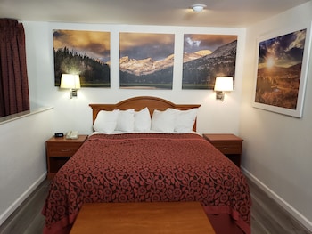 Deluxe Studio Suite, 1 King Bed with Sofa bed, Non Smoking