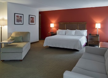 Suite, 1 King Bed, Accessible Bathtub (Mobility)