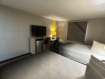Room, 2 Queen Beds, Non Smoking