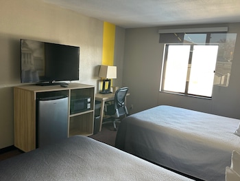 Room, 2 Queen Beds, Non Smoking