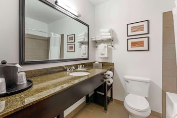 2 Queen Beds, Suite, Nonsmoking, Upgrade