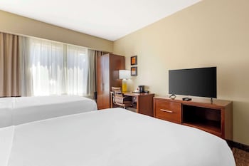 2 Queen Beds, Suite, Nonsmoking, Upgrade