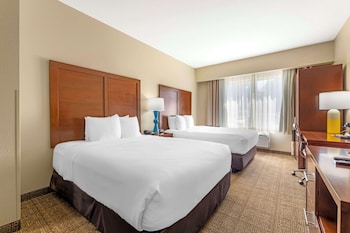 2 Queen Beds, Suite, Nonsmoking, Upgrade
