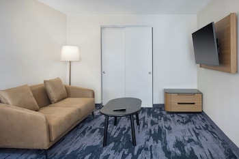 Suite, 1 Bedroom, Hearing Accessible (Roll-in Shower)