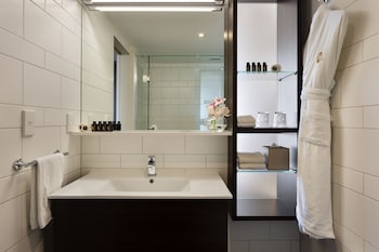 Deluxe Room, 1 King Bed, Ocean View