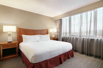 Suite, 1 King Bed, Non Smoking, Corner