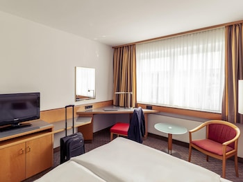 Standard Room, 1 Queen Bed