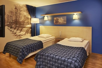 Room, 1 Queen Bed, No Windows