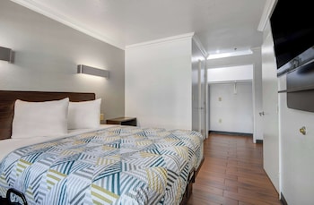 Deluxe Room, 1 King Bed, Non Smoking