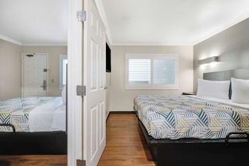 Deluxe Suite, 2 Queen Beds, Non Smoking, Refrigerator & Microwave