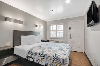 Standard Room, 1 Queen Bed, Non Smoking