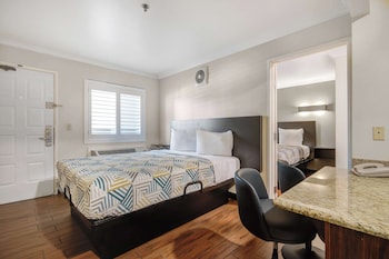 Standard Room, Multiple Beds, Non Smoking
