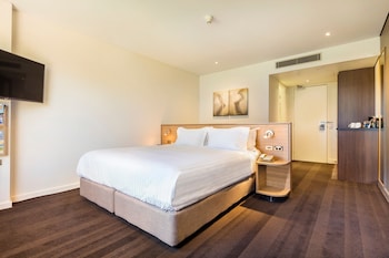 Standard Room, 1 King Bed (Glebe Park View, Rollaway)
