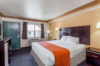Standard Room, 1 King Bed, Smoking