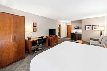 Suite, 1 King Bed, Non Smoking
