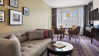 Suite, 1 King Bed (High Floor)